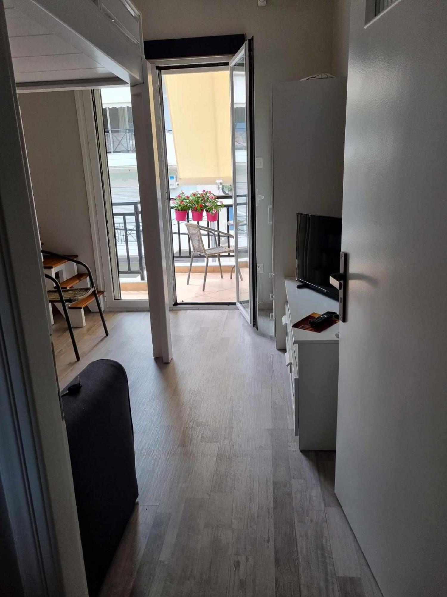 F K Apartments Artémida Eksteriør bilde